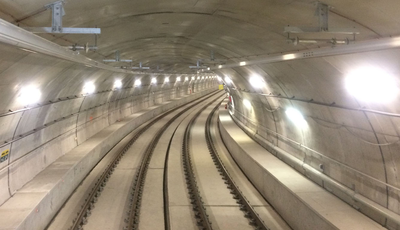 Catenary on Ottawa Light Rail Line