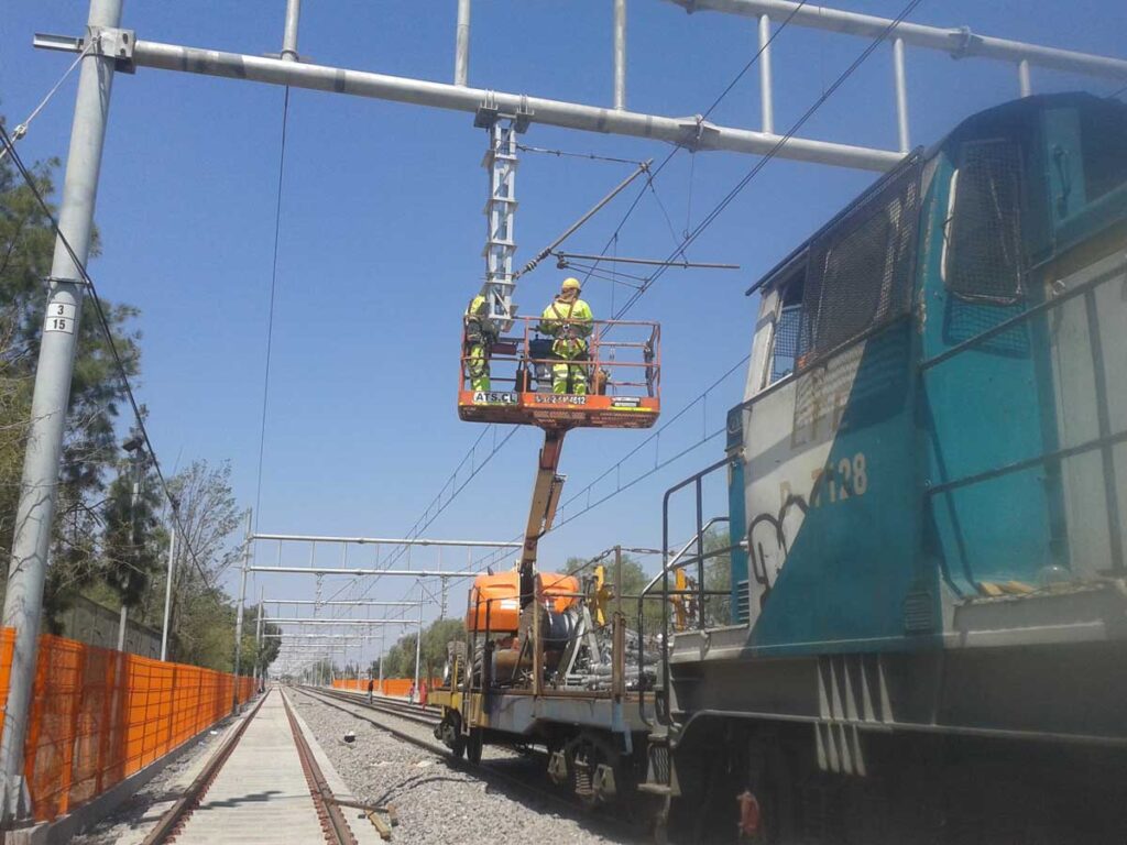 Construcción y montaje de sistema de vías y catenarias