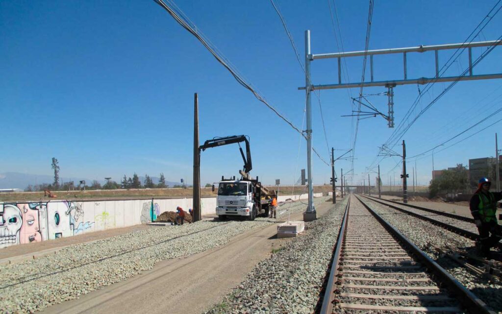 Construcción y montaje de sistema de vías y catenarias